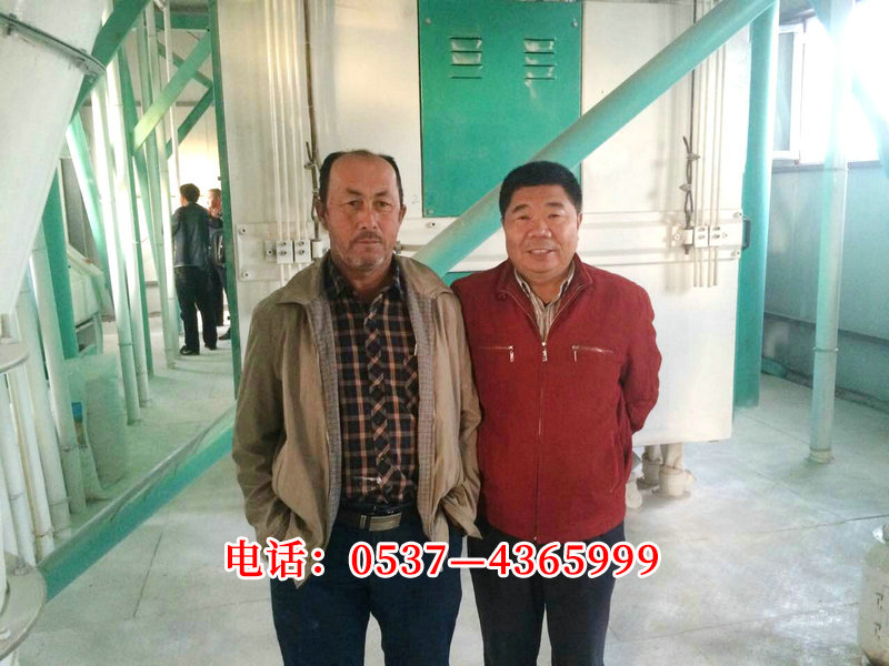 伽師客戶和駐疆辦經(jīng)理.jpg