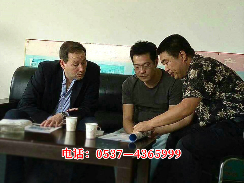 阿根廷客戶來廠簽訂合同.jpg
